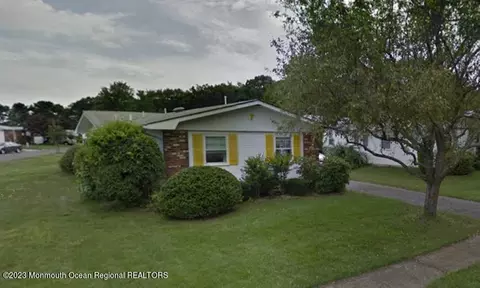 15 Clay Cir, Brick, NJ 08724