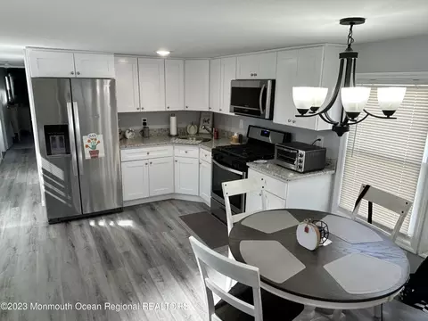 12 Robin Rd, Keansburg, NJ 07734