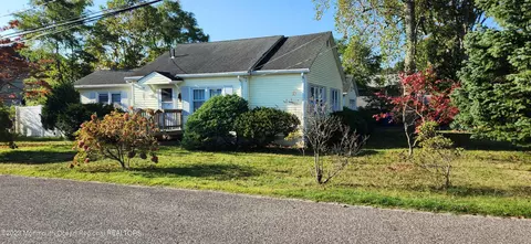 21 Spark Dr E, Brick, NJ 08723