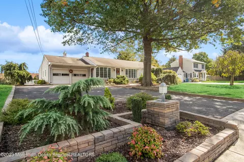739 Holmdel Rd, Holmdel, NJ 07733