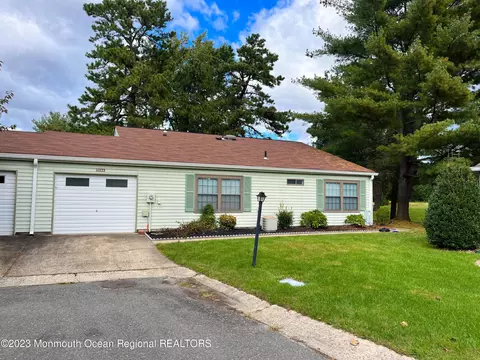 554 Mayfair Rd # a, Manchester, NJ 08759