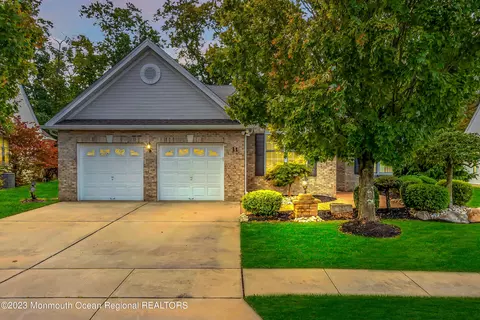11 Northshire Ct, Freehold, NJ 07728
