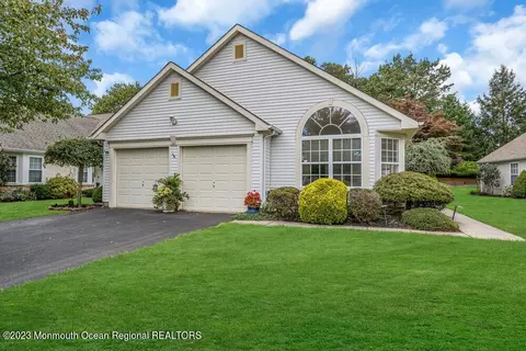 2852 Lenox St, Toms River, NJ 08755