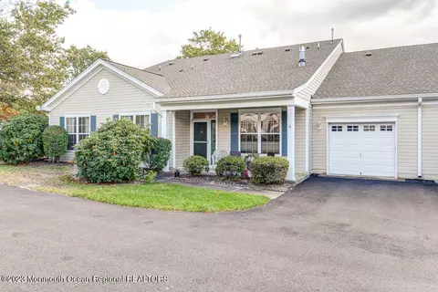 6 Silverside Rd, Lakewood, NJ 08701