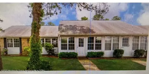 67 Cambridge Cir # a, Manchester, NJ 08759