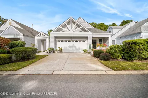 9 Newport Rd, Manahawkin, NJ 08050