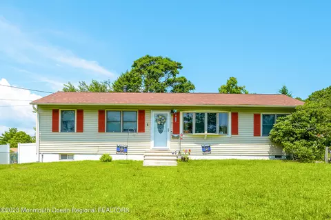 3 Amherst Rd, Toms River, NJ 08757
