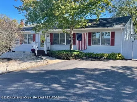 1 Puffin Ct, Forked River, NJ 08731