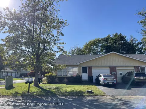 14 Yorktowne Pl #A, Whiting, NJ 08759