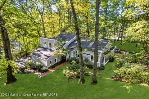 10 Lefferts Ct, Middletown, NJ 07748