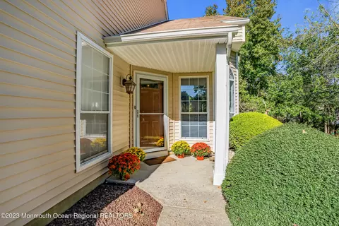 212 Daffodil Dr, Freehold, NJ 07728