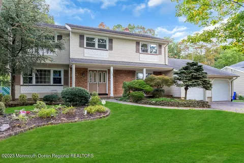 138 Sun Valley Rd, Toms River, NJ 08755