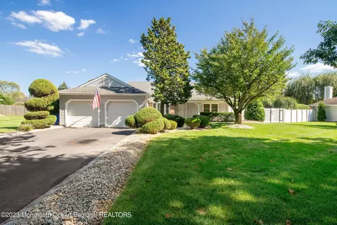 90 Betsy Ross Dr, Freehold, NJ 07728