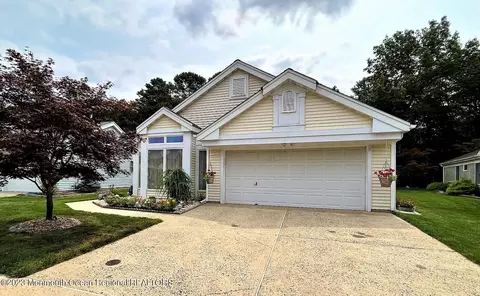 1621 Wisteria Ct, Toms River, NJ 08755