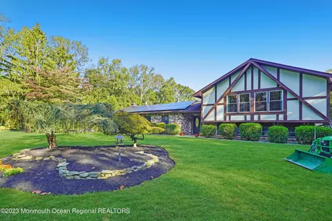138 Mccaffery Rd, Manalapan, NJ 07726