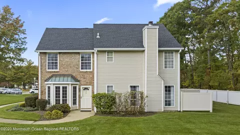 38 Portland Pl, Morganville, NJ 07751