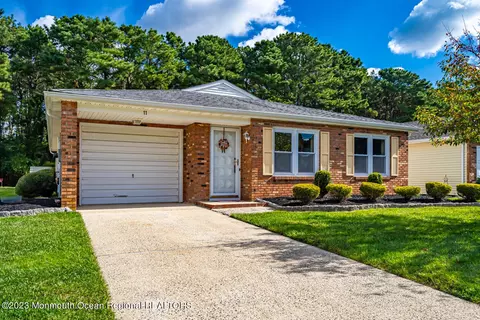 11 Lions Head Blvd S, Brick, NJ 08723