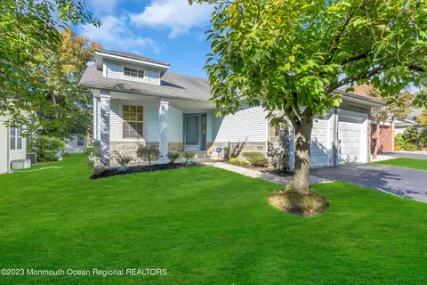 9 S Baker Dr, Jackson, NJ 08527