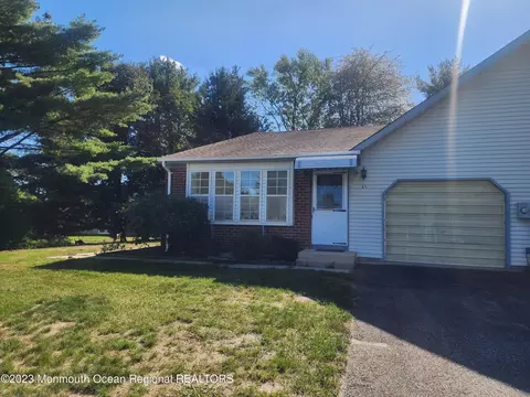 1 Andover Ct #A, Whiting, NJ 08759