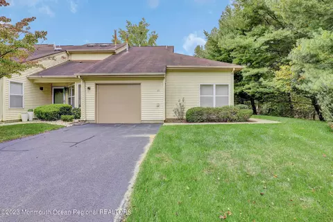 95 Sunnymede St, Englishtown, NJ 07726