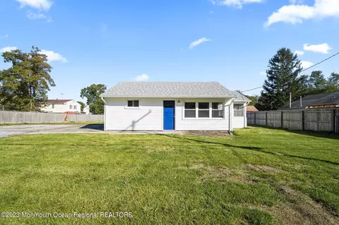 259 Point Pleasant Ave, Bayville, NJ 08721