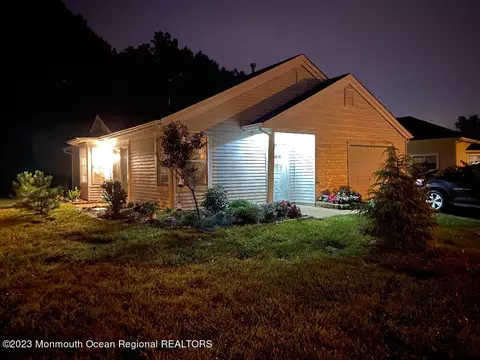 16 Sequoia Ct, Barnegat, NJ 08005
