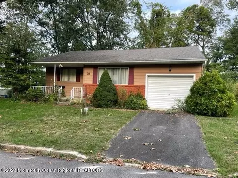 21 Pennsylvania Dr, Whiting, NJ 08759