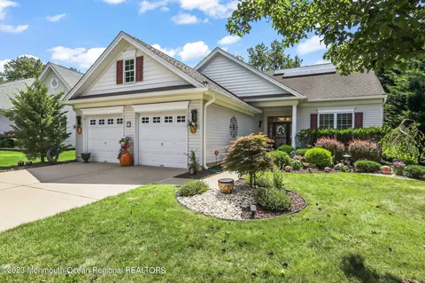 39 Inverness Ln, Jackson, NJ 08527