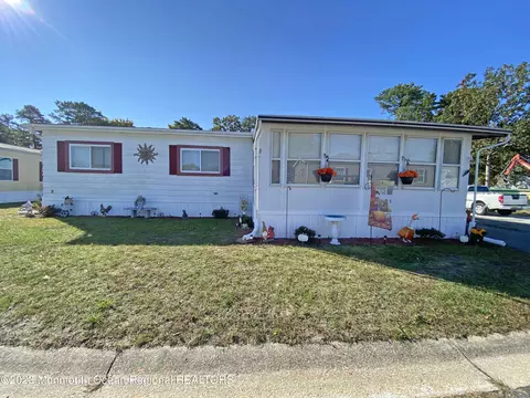 57 Woodchuck Pkwy, Whiting, NJ 08759