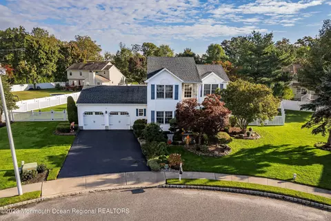 26 Crossbrooke Ct, Howell, NJ 07731