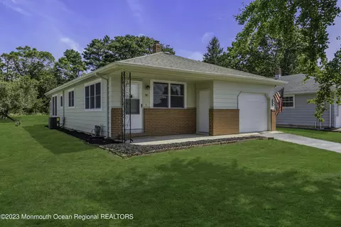 90 Biabou Dr, Toms River, NJ 08757