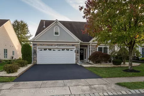 33 Chalfont Ln, Manchester, NJ 08759