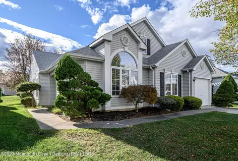 4 Dexter Ln, Jackson, NJ 08527