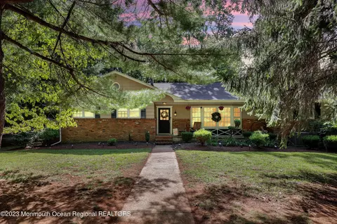 9 Holling Rd, Colts Neck, NJ 07722