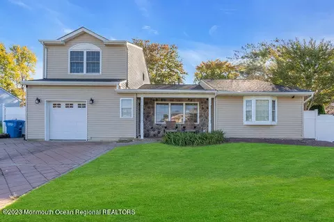 142 Cannonball Dr, Tinton Falls, NJ 07753
