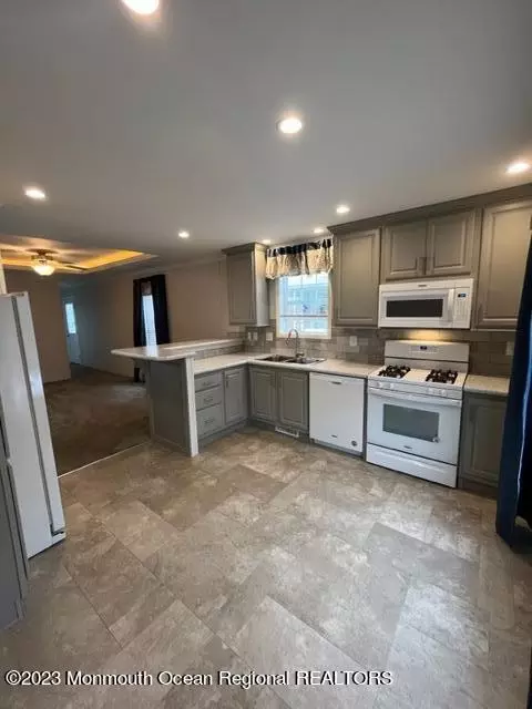 5 Mary Ann, Keansburg, NJ 07734