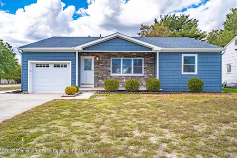 76 Brakenbury Dr, Toms River, NJ 08757