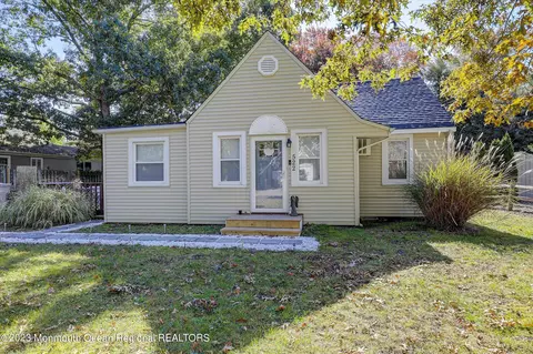 522 Birch St, Bayville, NJ 08721
