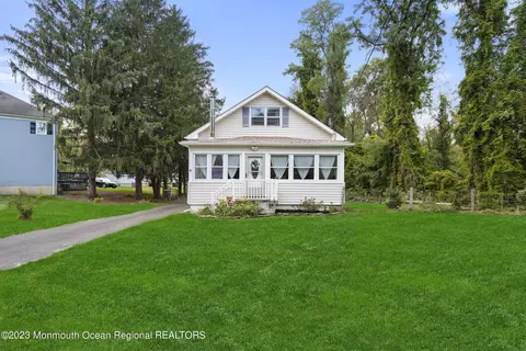 331 Green Grove Rd, Tinton Falls, NJ 07712