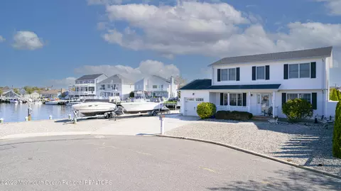 502 Bayview Dr, Toms River, NJ 08753