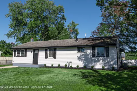 3 Stagecoach Rd, Southampton, NJ 08088