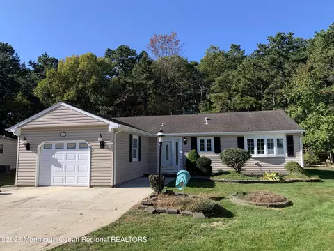 11 Point Blanche Ct, Toms River, NJ 08757