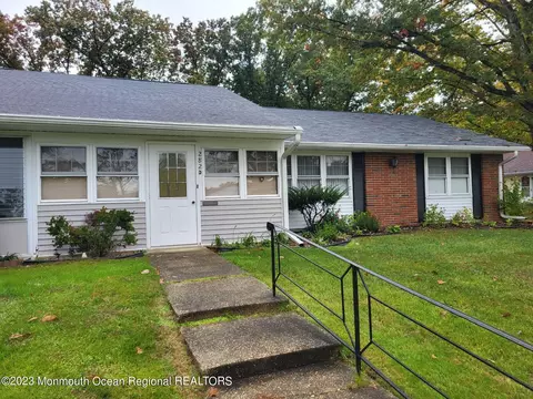 282 Huntington Dr # d, Lakewood, NJ 08701