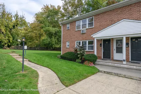48 King James Ln, Atlantic Highlands, NJ 07716