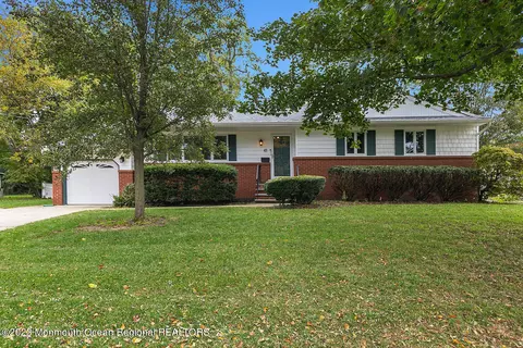 43 Park Ave, Eatontown, NJ 07724