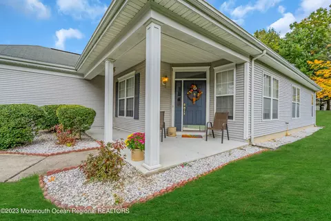 20 Silverwoods Dr, Lakewood, NJ 08701