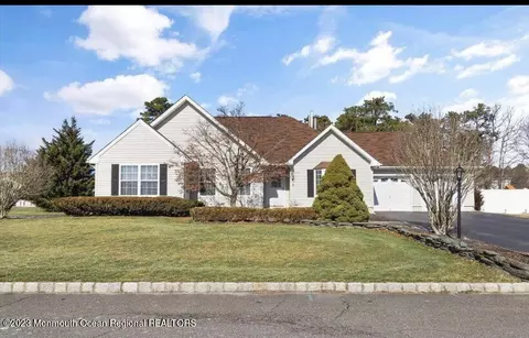 5 Laketree Ct, Manchester, NJ 08759