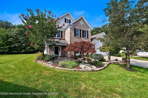 3 Kittredge Ct, Freehold, NJ 07728