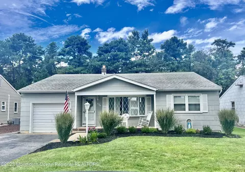 170 Castleton Dr, Toms River, NJ 08757