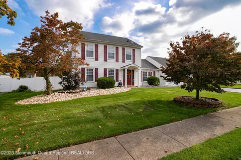 14 Gary Dr, Marlboro, NJ 07746
